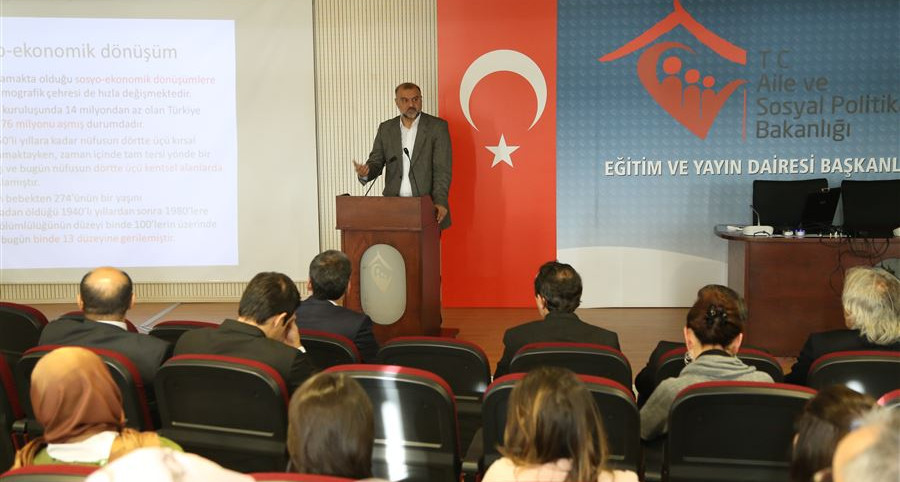 Türkiye’de Aile Yapısının Değişimi & Doğurganlık Seviyesi ve Örüntüsünün Değişimi konulu konferans düzenlendi.
