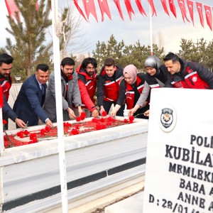 2025 Aile Yılı kapsamında, 18 Mart Çanakkale Zaferi ve Şehitleri Anma Günü dolayısıyla 15 Temmuz Şehitliği, Kars kapı Şehitliği ziyareti yapıldı. - fotoğraf 2