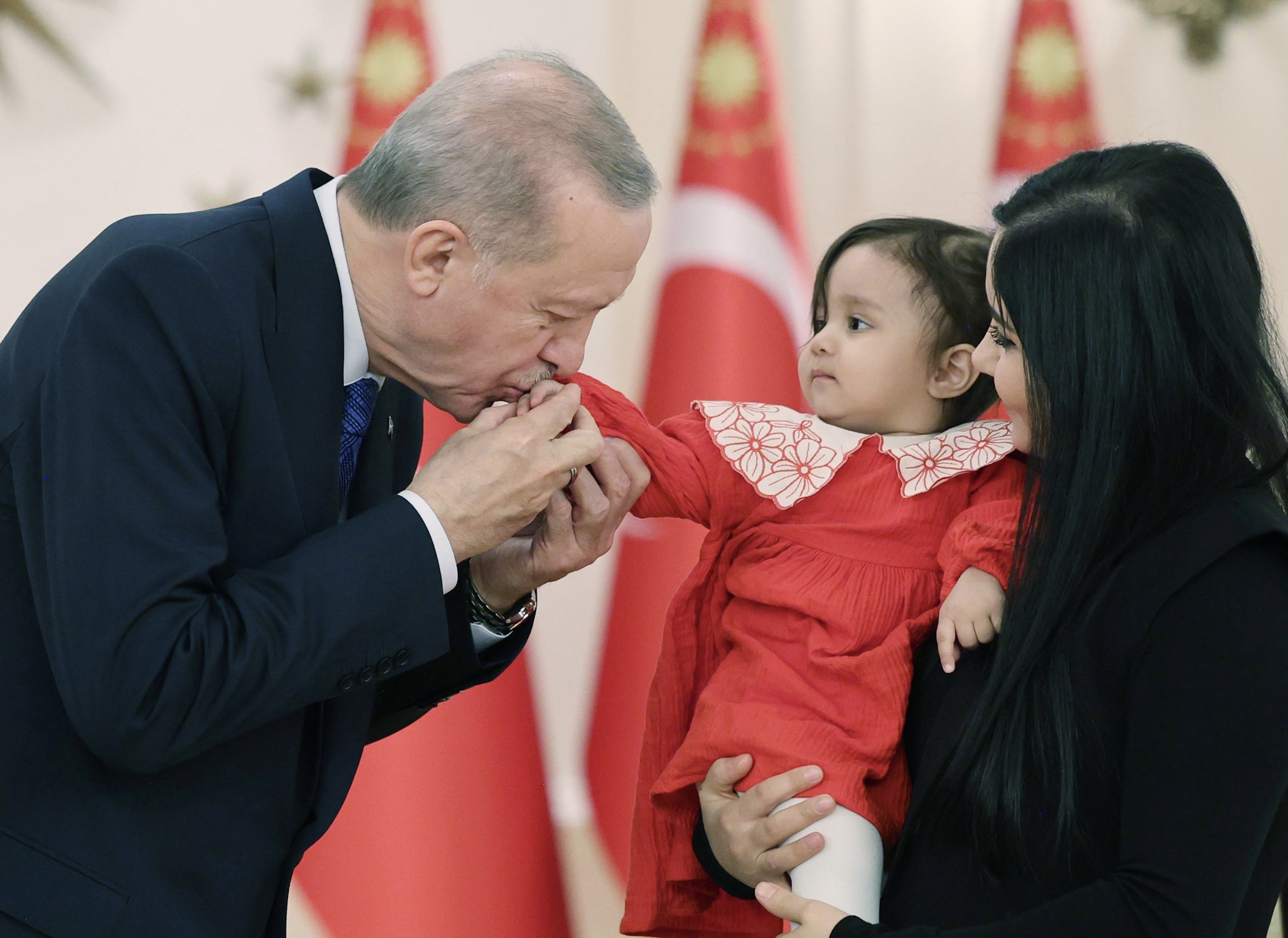 Cumhurbaşkanı Recep Tayyip Erdoğan, Şehit Yakınları ve Gazilere Madalya ve Beratlarını Takdim Etti. - fotoğraf 4