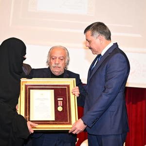 2025 Aile Yılı kapsamında, 18 Mart Çanakkale Zaferi ve Şehitleri Anma Günü dolayısıyla şehit yakını ailelere ve gazilere devlet övünç madalyası tevcih edilmesi programı düzenlendi. - fotoğraf 3