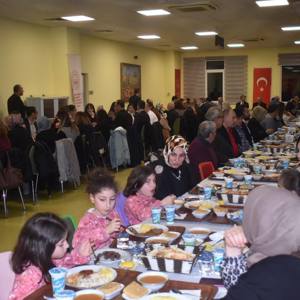 "Biz Büyük Bir Aileyiz": Ramazan Sofrasında ve Huzurevinde Sıcak Buluşma - fotoğraf 15