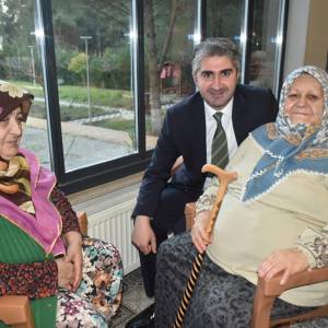 "Biz Büyük Bir Aileyiz": Ramazan Sofrasında ve Huzurevinde Sıcak Buluşma - fotoğraf 2