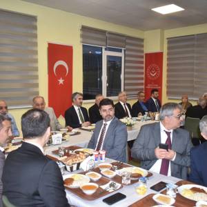"Biz Büyük Bir Aileyiz": Ramazan Sofrasında ve Huzurevinde Sıcak Buluşma - fotoğraf 10
