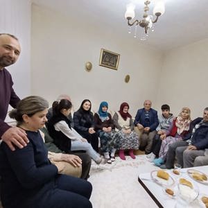 4 Kuşak Bir Arada Yaşayan Tezel Ailesi ile İftar Yapıldı - fotoğraf 2