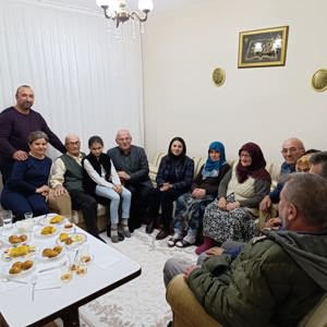 4 Kuşak Bir Arada Yaşayan Tezel Ailesi ile İftar Yapıldı - fotoğraf 1