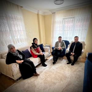 İl Müdürümüz Sn. Ömer TURAN, Bahçelievler ilçemizde ikamet eden Sosyal Ekonomik Destek hizmeti alan Sn. Sevim ÇİM ve ailesine ziyaret gerçekleştirilmiştir. - fotoğraf 4