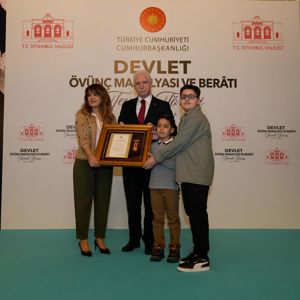 İl Müdürümüz Sn. Ömer TURAN, Valimiz Sn. Davut Gül 'ün, 18 Mart münasebetiyle; Cumhurbaşkanımız ’ın tevcihiyle, “Devlet Övünç Madalyası ve Berâtlarını” takdim törenine katılmıştır. - fotoğraf 4
