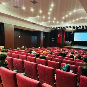  2025 Aile Yılı kapsamında 'Evlenecek Gençlerin Desteklenmesi Projesi' ile Evlilik Kredisi onaylanan çiftlerimize 'Evlilik Öncesi Eğitim Programı' kapsamında eğitimler vermeye devam ediyoruz.  - fotoğraf 2