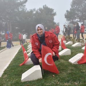 2025 “Aile Yılı” kapsamında 18 Mart Çanakkale Zaferinin Yıldönümü ve Şehitler Günü münasebetiyle Şehit yakınları ve Gazilerimize Çanakkale gezisi düzenlenmiştir. - fotoğraf 4