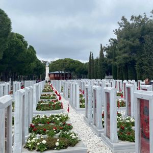 2025 “Aile Yılı” kapsamında 18 Mart Çanakkale Zaferinin Yıldönümü ve Şehitler Günü münasebetiyle Şehit yakınları ve Gazilerimize Çanakkale gezisi düzenlenmiştir. - fotoğraf 3