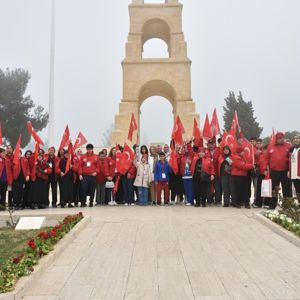 2025 “Aile Yılı” kapsamında 18 Mart Çanakkale Zaferinin Yıldönümü ve Şehitler Günü münasebetiyle Şehit yakınları ve Gazilerimize Çanakkale gezisi düzenlenmiştir. - fotoğraf 1