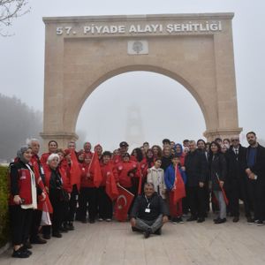 2025 “Aile Yılı” kapsamında 18 Mart Çanakkale Zaferinin Yıldönümü ve Şehitler Günü münasebetiyle Şehit yakınları ve Gazilerimize Çanakkale gezisi düzenlenmiştir. - fotoğraf 2