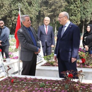 18 MART ÇANAKKALE ZAFERİ VE ŞEHİTLERİ ANMA GÜNÜ ETKİNLİĞİ KAPSAMINDA DÜZENLENEN TÖRENLER - fotoğraf 6