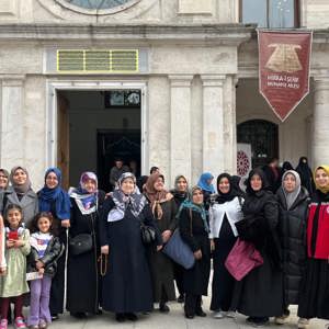 2025 'Aile Yılı' kapsamında Şehit Yakınlarımız ile Hırka-i Şerif, Fatih Sultan Mehmet Türbesi ve Mehmet Emin Tokadi Türbesini ziyaret ediyoruz. - fotoğraf 7