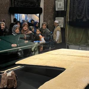 2025 'Aile Yılı' kapsamında Şehit Yakınlarımız ile Hırka-i Şerif, Fatih Sultan Mehmet Türbesi ve Mehmet Emin Tokadi Türbesini ziyaret ediyoruz. - fotoğraf 1