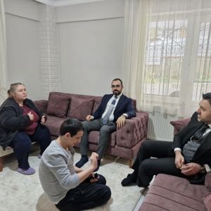 İl Müdürümüz Sn. Ömer TURAN, Çekmeköy ilçemizde ikamet eden Evde Bakım hizmeti alan Sn. Arzu AKTAŞ ve ailesine ziyaret gerçekleştirilmiştir. - fotoğraf 1