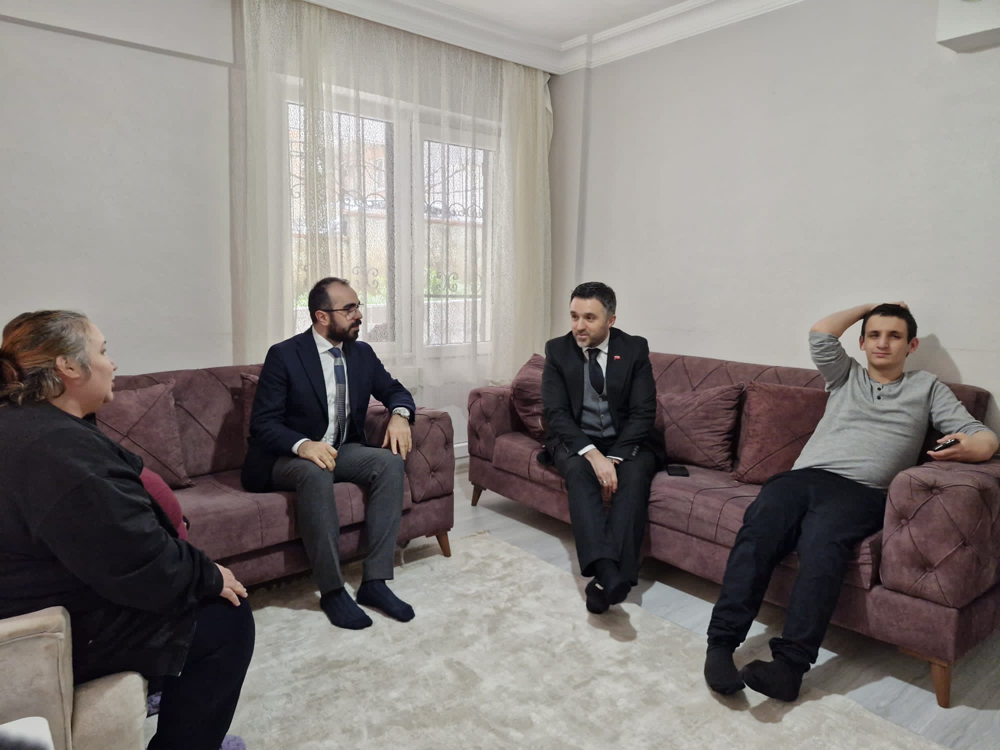 İl Müdürümüz Sn. Ömer TURAN, Çekmeköy ilçemizde ikamet eden Evde Bakım hizmeti alan Sn. Arzu AKTAŞ ve ailesine ziyaret gerçekleştirilmiştir.