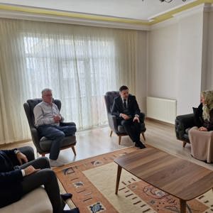 İl Müdürümüz Sn. Ömer TURAN, Çekmeköy ilçemizde ikamet eden TSK Şehidimiz Adem TAŞÇI 'nın kıymetli ailesine ziyaret gerçekleştirilmiştir. - fotoğraf 2
