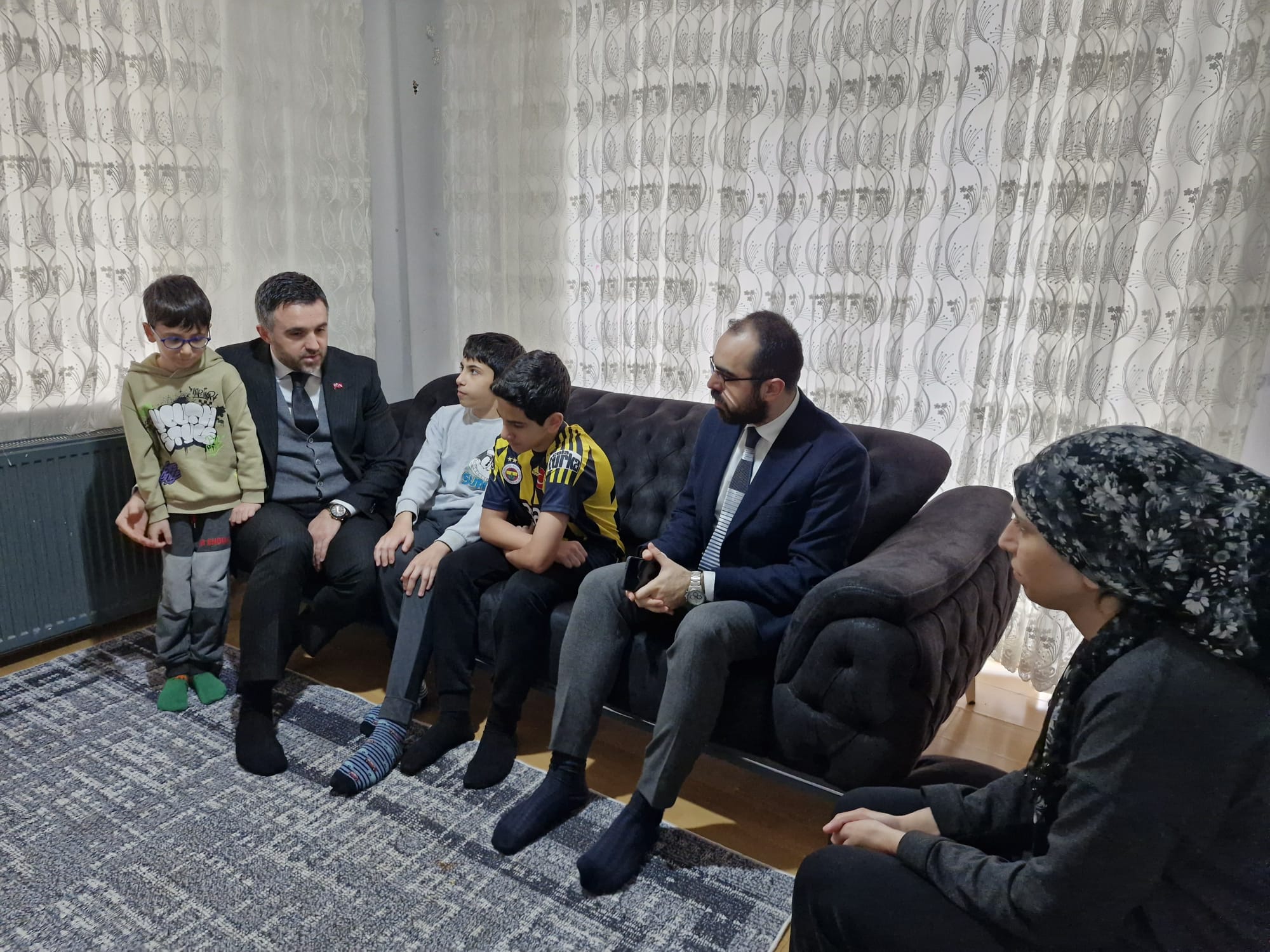 İl Müdürümüz Sn. Ömer TURAN, Çekmeköy ilçemizde ikamet eden Sosyal Ekonomik Destek hizmeti alan Sn. Selda MANAZ ve ailesine ziyaret gerçekleştirilmiştir.