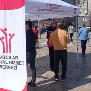 Sahaya çıkan ekiplerimiz mobil sosyal hizmet noktalarında koruyucu ve önleyici sosyal hizmet modelleri hakkında bilgilendirme ve broşür dağıtımı gerçekleştirilmiştir. - fotoğraf 7