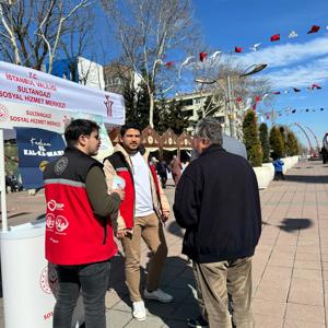 Sahaya çıkan ekiplerimiz mobil sosyal hizmet noktalarında koruyucu ve önleyici sosyal hizmet modelleri hakkında bilgilendirme ve broşür dağıtımı gerçekleştirilmiştir. - fotoğraf 2