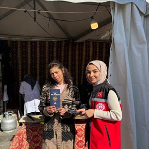 Sahaya çıkan ekiplerimiz mobil sosyal hizmet noktalarında koruyucu ve önleyici sosyal hizmet modelleri hakkında bilgilendirme ve broşür dağıtımı gerçekleştirilmiştir. - fotoğraf 4