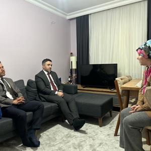 İl Müdürümüz Sn. Ömer TURAN, Kağıthane ilçemizde ikamet eden Sosyal Ekonomik Destek hizmeti alan Sn. Ebru SÖNMEZ ve ailesine ziyaret gerçekleştirilmiştir. - fotoğraf 1