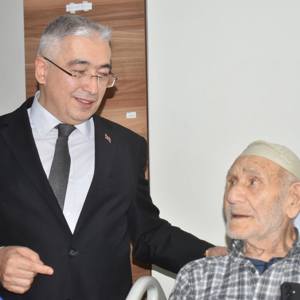 İl Müdürümüz Faruk Uysal, Yaşlılar Haftası Münasebetiyle İnegöl Fatma Göztepe Huzurevi'nde Büyüklerimizle İftar Sofrasında Bir Araya Geldi - fotoğraf 6