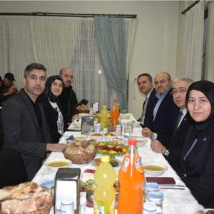 İl Müdürümüz Faruk Uysal, Yaşlılar Haftası Münasebetiyle İnegöl Fatma Göztepe Huzurevi'nde Büyüklerimizle İftar Sofrasında Bir Araya Geldi - fotoğraf 1