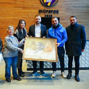 İl Müdürlüğümüze bağlı huzurevlerimiz de bakım hizmeti alan sakinlerimiz Süper Lig takımlarından Eyüpspor kulübü yönetimi ve futbolcuları ile iftar programında bir araya geldiler. - fotoğraf 3