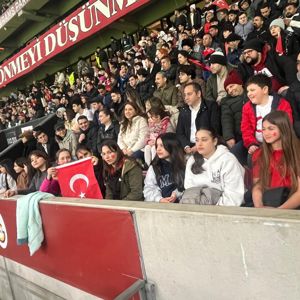 İl Müdürlüğümüze bağlı kuruluşlarımız da koruma ve bakım altında bulunan çocuklarımız Türkiye - Macaristan Milli maçına katılım sağlamıştır. - fotoğraf 1