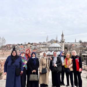 2025 'Aile Yılı' kapsamında Şehit Yakınlarımız ile Hırka-i Şerif, Fatih Sultan Mehmet Türbesi ve Mehmet Emin Tokadi Türbesini ziyaret ediyoruz. - fotoğraf 8