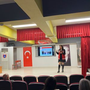2025 “Aile Yılı” Kapsamında Süloğlu Kaymakamlığı işbirliğiyle İşitme Engelli Bireyler/Müracaatçılar ile İletişim Eğitimi ve Koruyucu Aile Tanıtımı yapıldı. - fotoğraf 2
