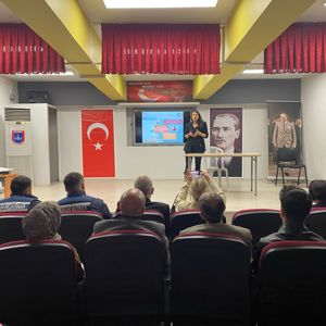 2025 “Aile Yılı” Kapsamında Süloğlu Kaymakamlığı işbirliğiyle İşitme Engelli Bireyler/Müracaatçılar ile İletişim Eğitimi ve Koruyucu Aile Tanıtımı yapıldı. - fotoğraf 3