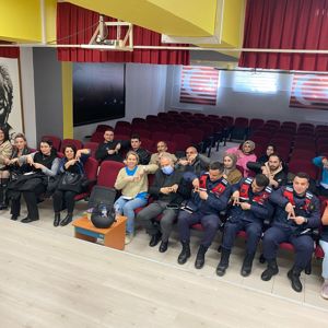2025 “Aile Yılı” Kapsamında Süloğlu Kaymakamlığı işbirliğiyle İşitme Engelli Bireyler/Müracaatçılar ile İletişim Eğitimi ve Koruyucu Aile Tanıtımı yapıldı. - fotoğraf 1