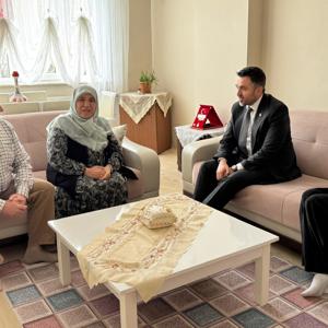İl Müdürümüz Sn. Ömer TURAN, Küçükçekmece ilçemizde ikamet eden TSK Şehidimiz Efkan KIRAN 'ın kıymetli ailesine ziyaret gerçekleştirilmiştir. - fotoğraf 1