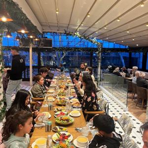 Okul Destek Projesi kapsamında Bakanlığımız Sosyal ve Ekonomik Destek hizmetinden yararlanan çocuklarımız yazar Yavuz Yiğit ile iftar programında bir araya geldiler. - fotoğraf 2