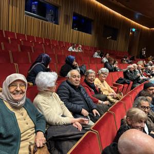 Sosyal Sportif ve Kültürel Faaliyetler birimimizin koordinesinde, Huzurevlerimizde hizmet alan 50 sakinimiz Yaşlılar Haftasında Atatürk Kültür Merkezinde Anadolu Ateşi gösterisini izlediler. - fotoğraf 2