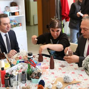 #AileYılı Etkinlikleri Kapsamında Daire Başkanlarımızdan Engelsiz Yaşam Bakım Merkezimize  Ziyaret… - fotoğraf 2