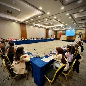 Bakanlığımız tarafından yürütülen Türkiye’de Koruyucu Aile Sisteminin Güçlendirilmesi Projesi kapsamında personellerin üç gün sürecek olan eğitim programımız başlamıştır. - fotoğraf 3