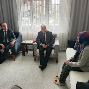 İl Müdürümüz Faruk UYSAL, 2025 Aile Yılı ve Ramazan-ı Şerif'in manevi iklimi vesilesiyle hizmetlerimizden faydalanan ailelerimizle bir araya gelmeye devam ediyor.  - fotoğraf 3
