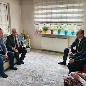 İl Müdürümüz Faruk UYSAL, 2025 Aile Yılı ve Ramazan-ı Şerif'in manevi iklimi vesilesiyle hizmetlerimizden faydalanan ailelerimizle bir araya gelmeye devam ediyor.  - fotoğraf 5