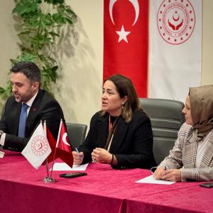 Aile ve Sosyal Hizmetler Bakan Yardımcımız Sayın Sevim SAYIM MADAK İl Müdürlüğümüze bağlı Sosyal Hizmet Merkezi Müdürlerimiz ile istişare toplantısında bir araya geldi. - fotoğraf 1