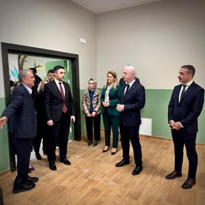 İstanbul Valisi Sn. Davut GÜL , Bakırköy Kaymakamı Sn. Recai KARAL ve İl Müdürümüz Sn. Ömer TURAN, Bakırköy Engelli Bakım Rehabilitasyon ve Aile Danışma Merkezinin incelemelerde bulundular. - fotoğraf 2