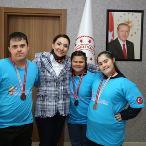 Okul Sporları Özel Sporcular Masa Tenisi Down Sendromu Genç Kızlar Kategorisinde Türkiye 3.lük ve 4.lük Madalyalarını Kazanan Gevher Nesibe Özel Eğitim Uygulama Okulu Öğrencilerimizden Anlamlı Ziyaret - fotoğraf 2