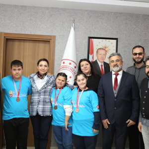 Okul Sporları Özel Sporcular Masa Tenisi Down Sendromu Genç Kızlar Kategorisinde Türkiye 3.lük ve 4.lük Madalyalarını Kazanan Gevher Nesibe Özel Eğitim Uygulama Okulu Öğrencilerimizden Anlamlı Ziyaret - fotoğraf 3