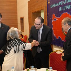 Kahramanlarımız, Yakınları ve Çınarlarımız ile İftardayız - fotoğraf 7
