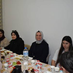 Ramazan Ruhu İle Gönülden Gönüle Kardeşlik Sofrası - fotoğraf 2
