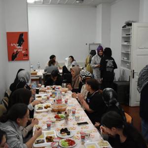 Ramazan Ruhu İle Gönülden Gönüle Kardeşlik Sofrası - fotoğraf 5
