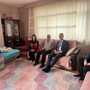 İl Müdürlüğümüze bağlı Sosyal Hizmet Merkezlerimiz tarafından İl genelinde kıymetli Şehit Yakınlarımız ve Kahraman Gazilerimizi ziyaretlere devam ediyoruz.  - fotoğraf 3